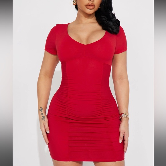 Red Rutched Dress, Fashion Nova dress, midi red dress, holiday dress - Picture 4 of 7